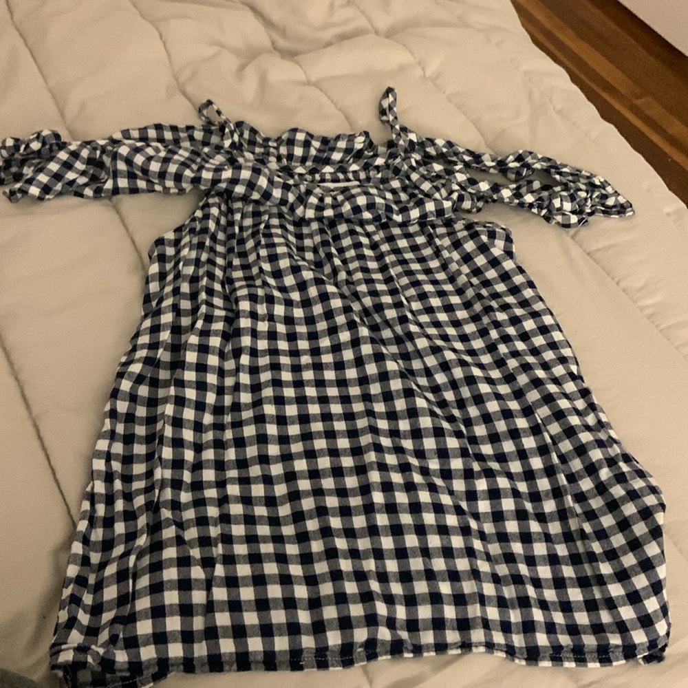 Checkers top off the shoulder